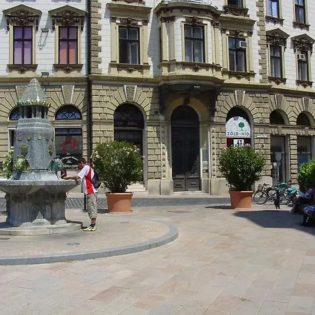 Lorant Apartman Peçuy