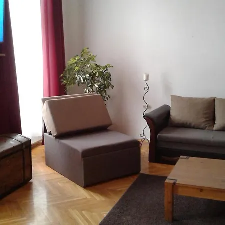 Lorant Apartman * Peçuy